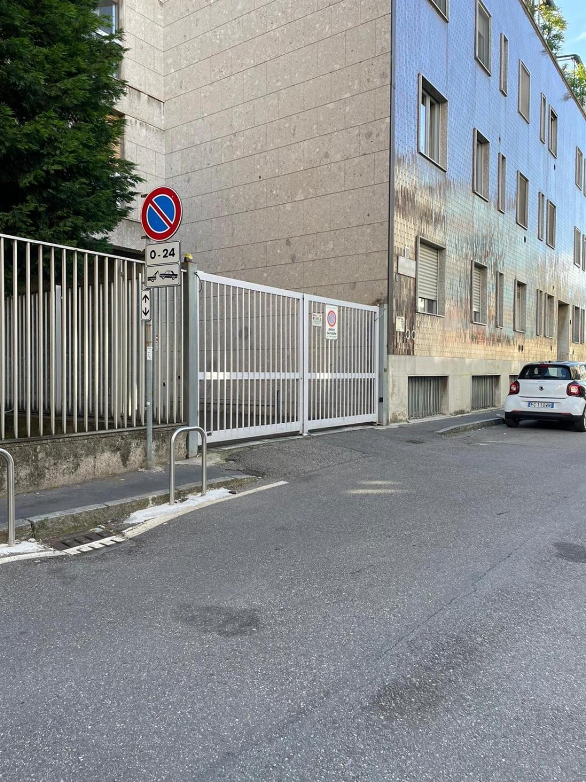 Morivione Apartment - Bocconi Free Parking ミラノ エクステリア 写真